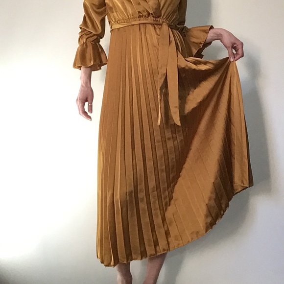 Gold Silk Dress - Picture 3 of 8